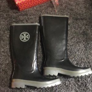 Authentic Tory Burch Women’s Logo Rainboot size 11